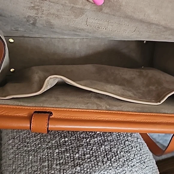 ANTONIO MELANI gold tone hand bag - Picture 9 of 10